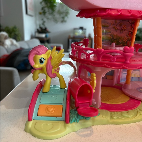 Hasbro Pink and Yellow Pony Playset - Picture 7 of 12